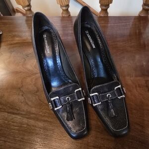 Naturalizer Black Leather Tassel Loafers with Silver Hardware